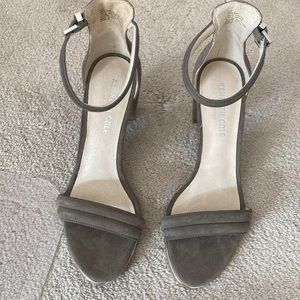 Kenneth Cole Lex heeled sandals. Buff gray suede.